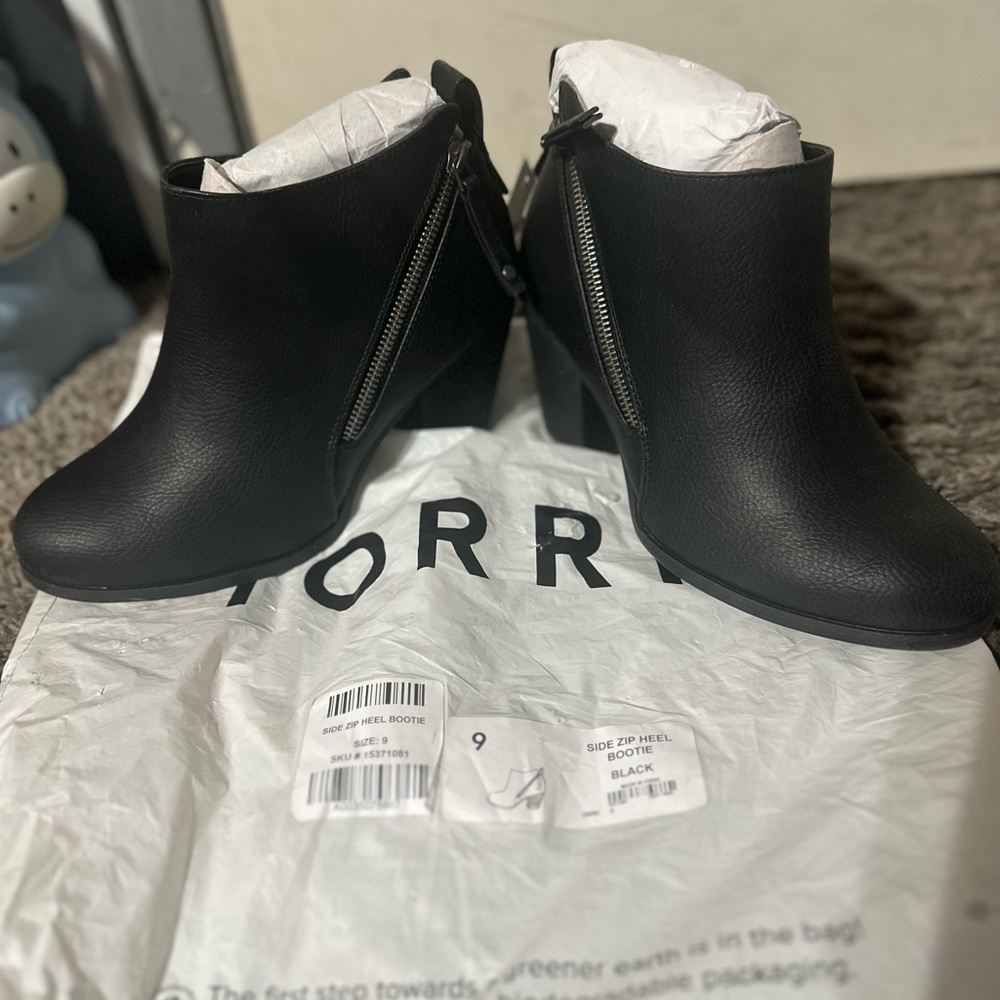 Torrid size 9 Half zip bootie